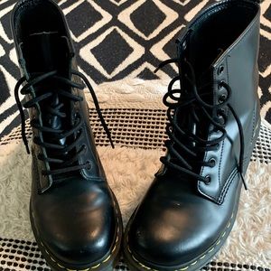 1460 WOMEN'S SMOOTH LEATHER LACE UP BOOTS